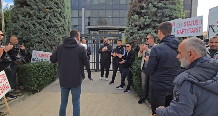 Naftëtarët kundër “Bankers”, protestë para zyrave të kompanisë: Ju nuk e meritoni këtë vendburim