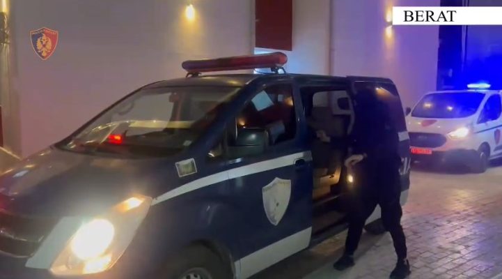 I dënuar në Napoli me 29 vjet burgim për pjesëmarrje në organizatë kriminale, arrestohet në Berat 49-vjeçari I dënuar në Napoli me 29 vjet burgim për pjesëmarrje në organizatë kriminale, arrestohet në Berat 49-vjeçari