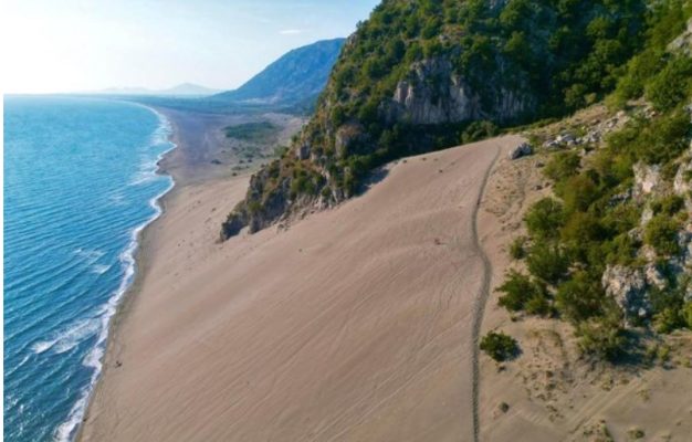 Tjetërsimi i pronave në Shëngjin, gjykata nxjerr nga qelia 9 ish zyrtarët