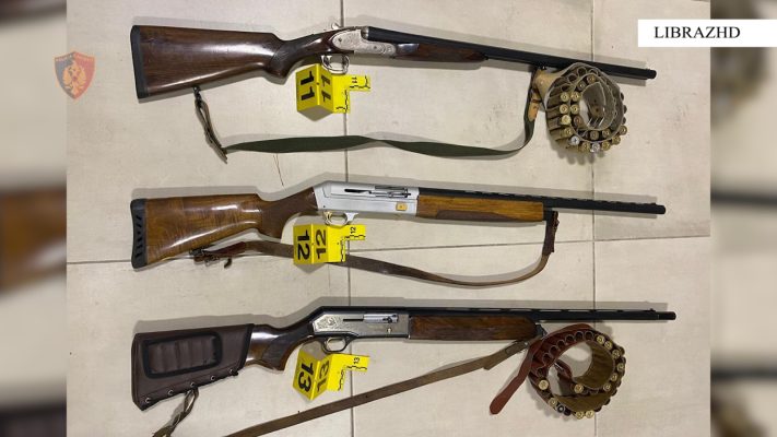 Kontrolle për parandalimin e gjuetisë në Librazhd, kapen tre persona me armë gjahu Kontrolle për parandalimin e gjuetisë në Librazhd, kapen tre persona me armë gjahu