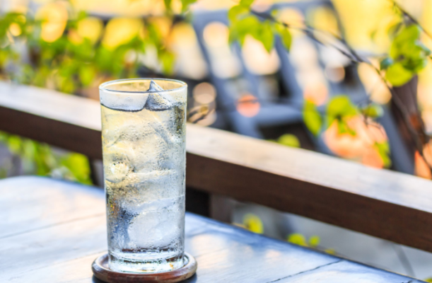 A mundet uji i gazuar të shkaktojë gurë në veshka? A mundet uji i gazuar të shkaktojë gurë në veshka?