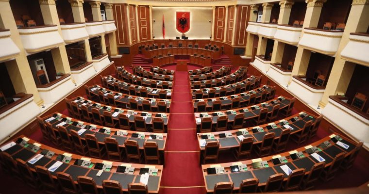 Zbardhet projektvendimi për Reformën Zgjedhore/ Barazi PS-PD në komision, PSD dhe “Mundësia” me nga një anëtar Zbardhet projektvendimi për Reformën Zgjedhore/ Barazi PS-PD në komision, PSD dhe “Mundësia” me nga një anëtar