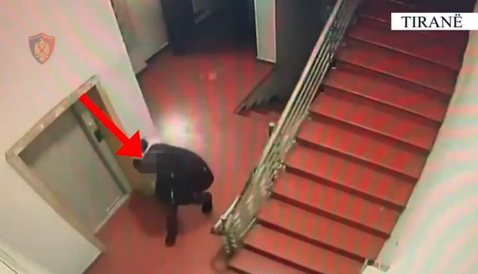 EMRI/ Vodhi paratë nga kasaforta dhe sende me vlerë 20 mijë euro në një banesë në Tiranë, arrestohet 52-vjeçari EMRI/ Vodhi paratë nga kasaforta dhe sende me vlerë 20 mijë euro në një banesë në Tiranë, arrestohet 52-vjeçari