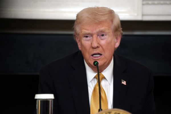 Valë e re tarifash, Trump i kthen sytë nga Kina dhe Kanadaja