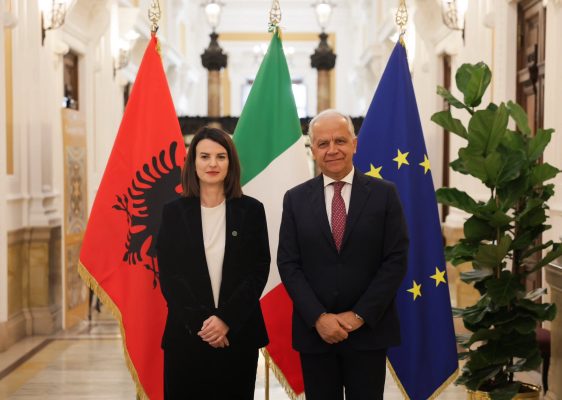 Ministrja Koçiu me homologun italian Piantedosi, nënshkruhet Memorandumi i Mirëkuptimit “Misioni kundër drogës” në Romë