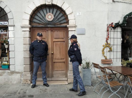 E rëndë në Itali, nëna vret fëmijën e saj 9-vjeçar. Gjykata ia besoi babait pas divorcit, gruaja kundërshtoi vendimin