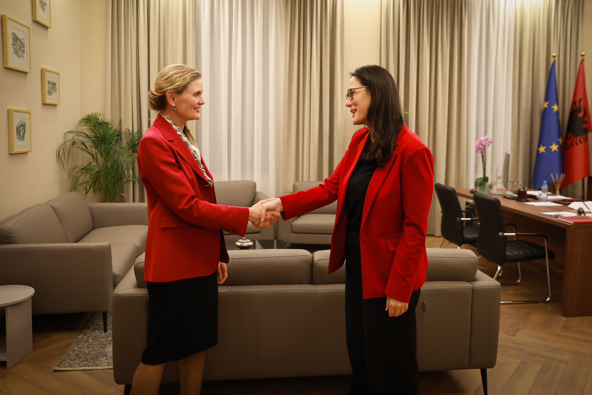 Nancy VanHorn takon ministren Ibrahimaj  Do çojmë përpara vizionin e presidentit Trump