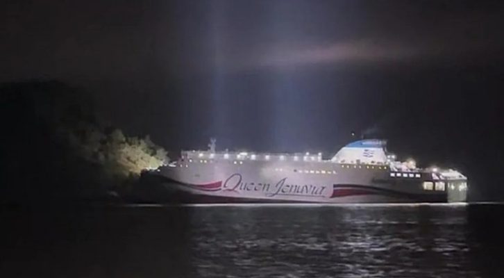 Trageti me 267 persona përplaset në breg në Korenë e Jugut