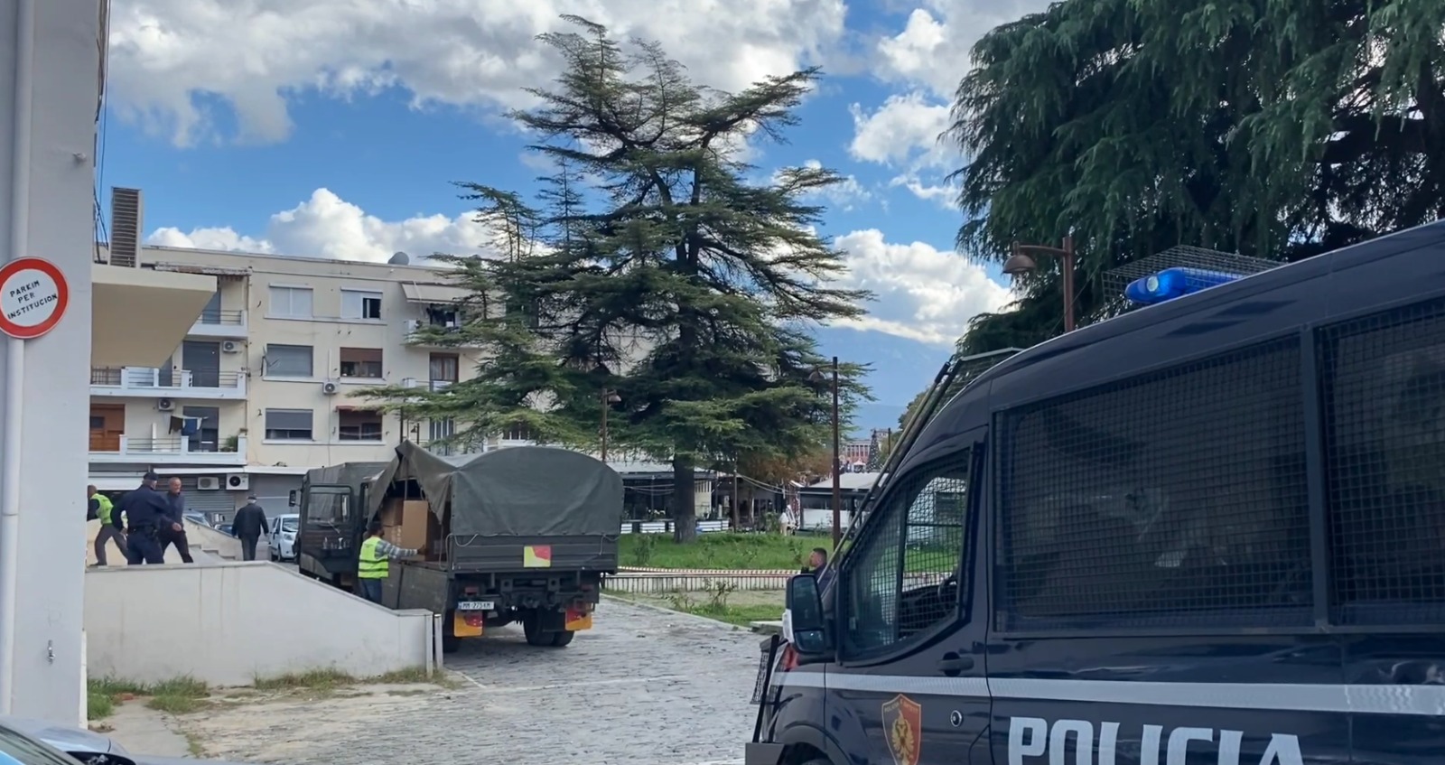 Zgjedhje lokale në pesë bashki  rreth 335 mijë qytetarë votojnë për drejtuesit e rinj në Vlorë  Berat  Tepelenë  Mat e Cërrik