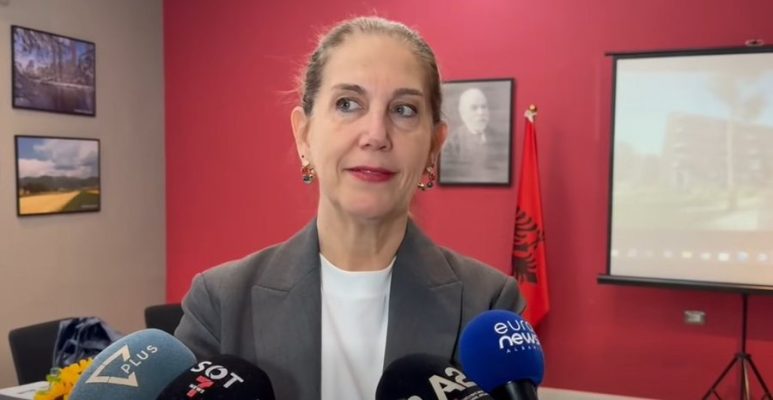 Kumbaro mbron “barazinë gjinore”: Ligji nuk ndikon në programet shkollore, nuk cenon familjen tradicionale