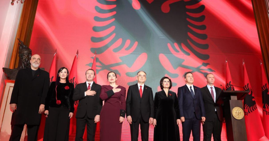 Ceremonia në Presidencë  Rama  Mbrëmja kuqezi organizuar si asnjëherë më parë  me praninë kuptimplotë të presidentes Osmanit