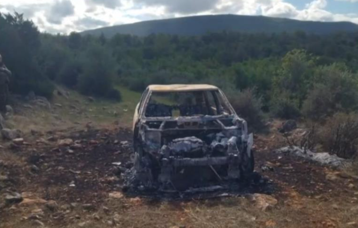 DETAJE  U gjet i prangosur dhe i djegur në makinë  zbulohet predhë plumbi në trupin e viktimës  Dyshohet se është shqiptar