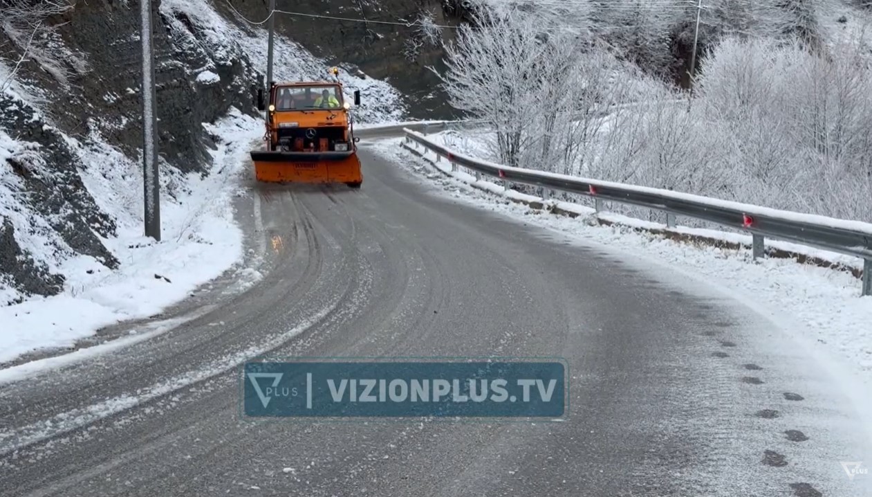 Ndalon shiu  nisin reshjet e dëborës  policia u bën apel shoferëve të bëjnë kujdes në zonat malore