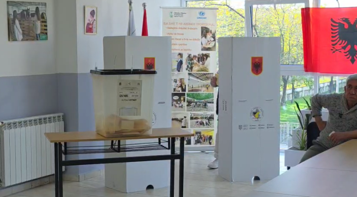 Pjesëmarrja më e lartë në Mat, interes më i ulët në Vlorë! KQZ: Sa qytetarë votuan deri në orën 09:00