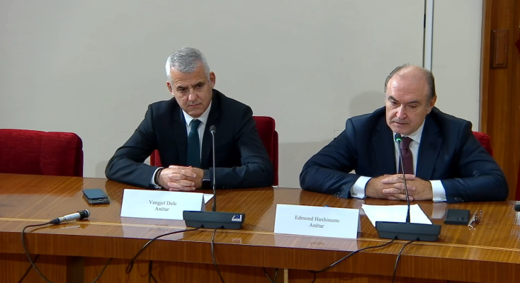 Nis komisioni i “Territoriales”, PD munngon, të vetmit opozitarë ishin Vangjel Dule dhe Edmond Haxhinasto