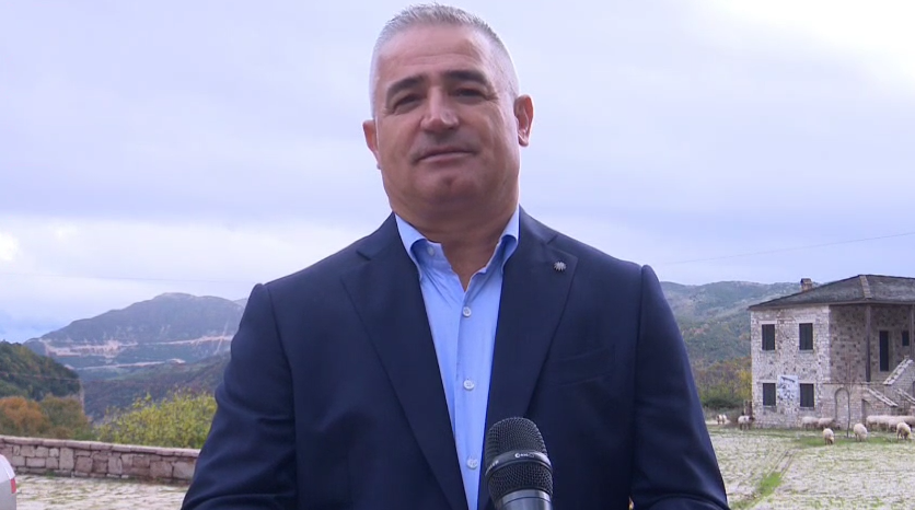 Votojnë kandidatët për kryetar bashkie në Tepelenë  Sako i PS së  Dilni masivisht në zgjedhje dhe shprehni vullnetin tuaj të lirë