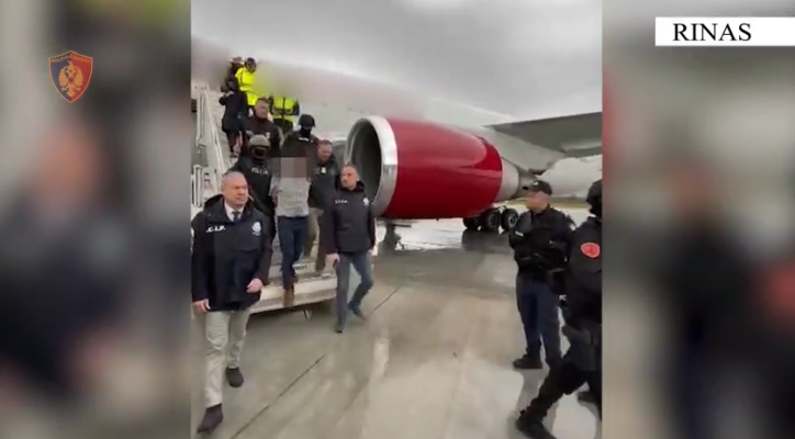 I shpallur në kërkim që në ’99 nga Italia, arrestohet në aeroportin “Nënë Tereza” 44-vjeçari, i dënuar me 30 vite burg