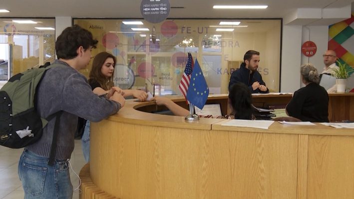 30 programe pa asnjë student, universitetet “ngrijnë” degët që rrezikojnë mbylljen