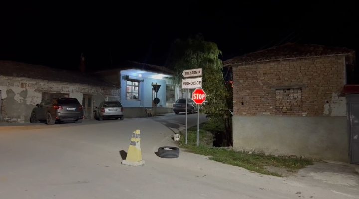 Morën peng dhe dhunuan 32-vjeçarin, policia e Devollit njoftim zyrtar: Tre të arrestuar, mes tyre vëllai i deputetit