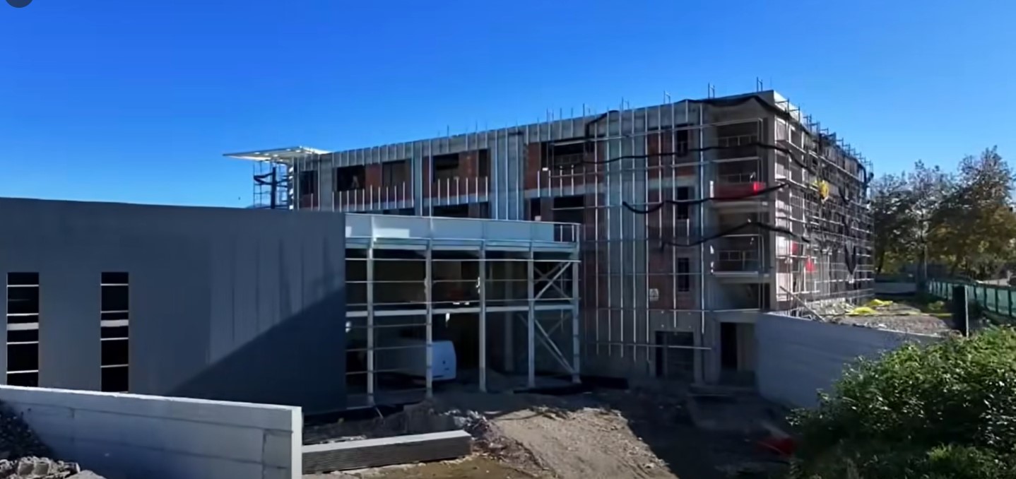 Rama ndan pamjet nga ndërtimi i gjimnazit të ri në Laknas  Hapësirë për 800 nxënës