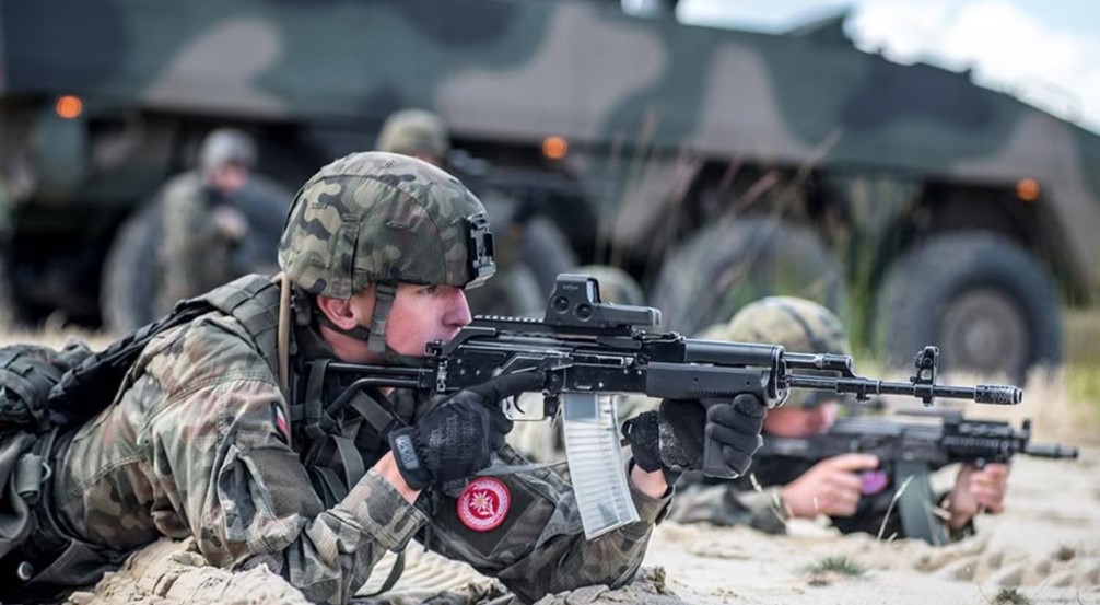 Polonia do të stërvitë ushtarakisht rreth 400 000 njerëz në vitin 2026