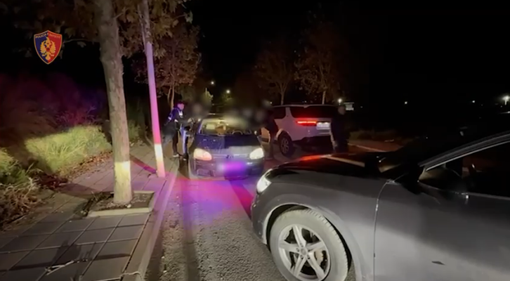 Transportonin kokainë në Vlorë, arrestohen tre persona