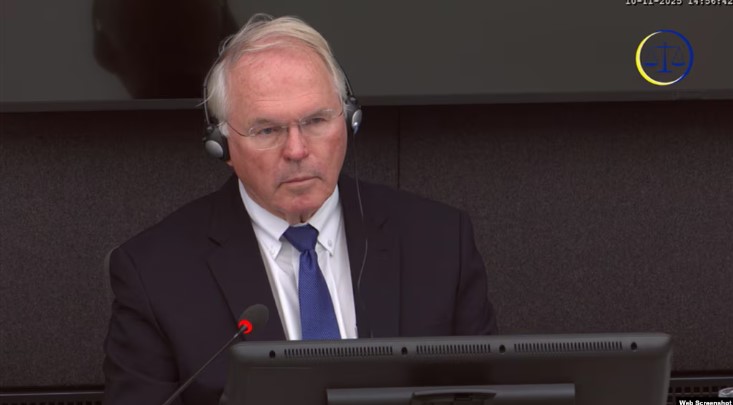 Ambasadori Hill dëshmon në Hagë  diplomati amerikan pyetet për raportet me UÇK dhe liderët e saj