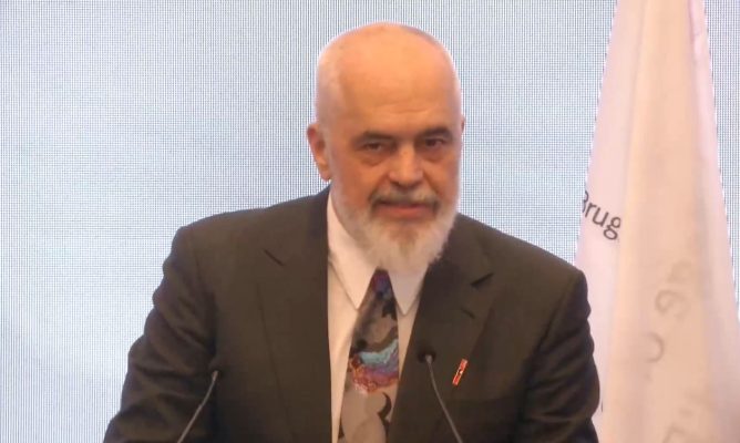 Rama kritikon steriotipet për familjet shqiptare në Britani: Besimi i shqiptarëve tek Europa, i palëkundur