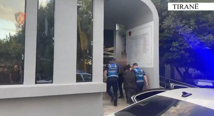 “Na kthe borxhin se do të të vrasim”, si tre vëllezërit nga Librazhdi kërcënonin 29-vjeçarin, i fotografuan dhe shtëpinë: Na detyrohet 30 mijë euro