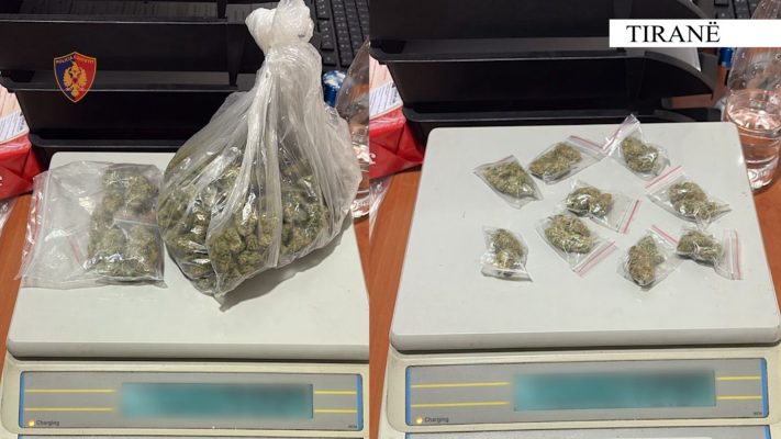Kapet në flagrancë teksa i shiste doza kanabisi një 15-vjeçari, pranga 53-vjeçarit