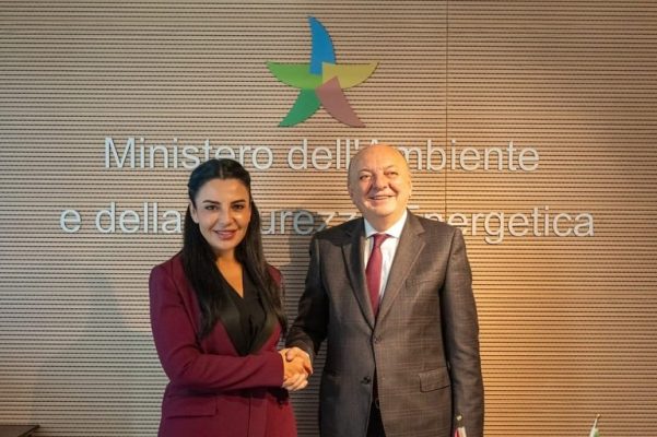 Balluku takon ministrin Fratin, fokusi te ndërtimi i linjës nënujore Shqipëri–Itali, pjesë e korridorit energjetik Lindje–Perëndim