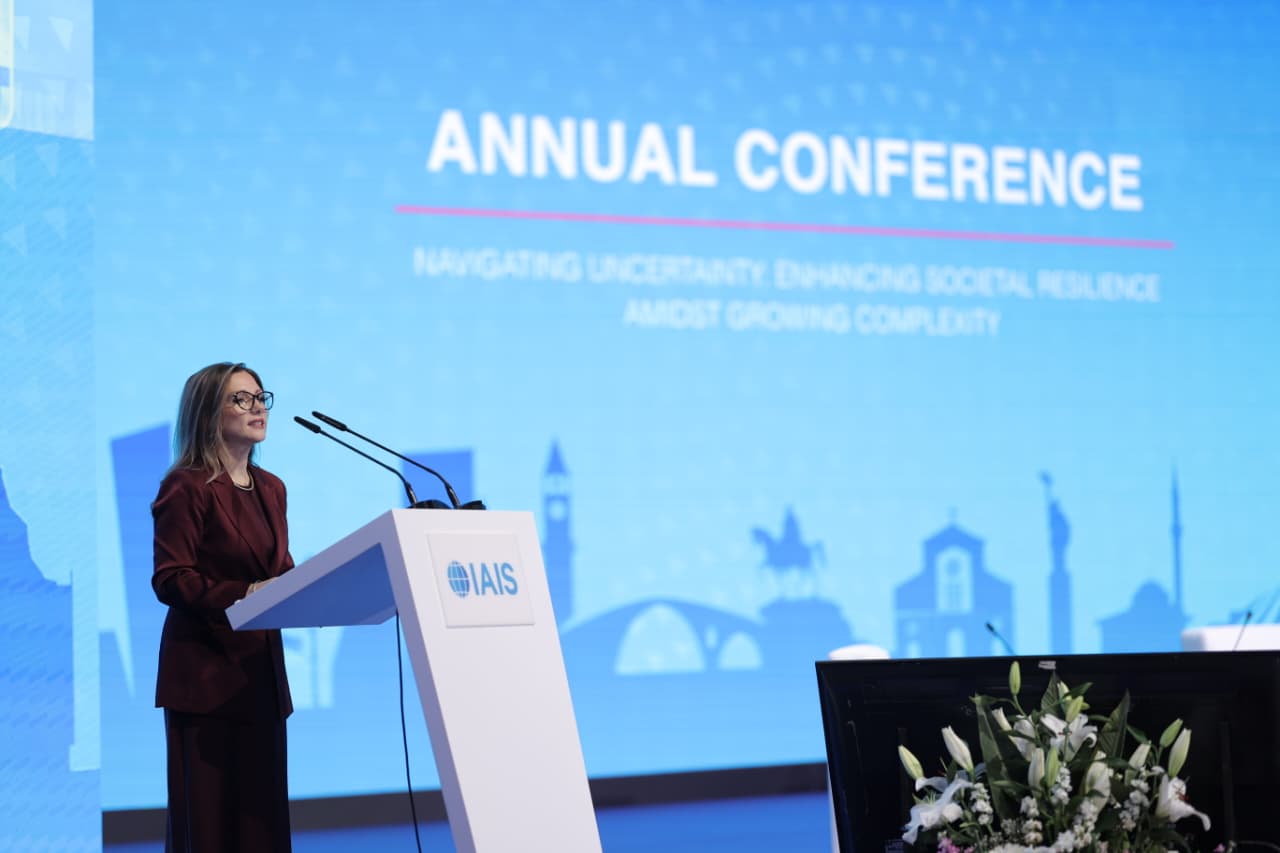 Përfundon Konferenca Vjetore e Organizatës Ndërkombëtare të Mbikëqyrësve të Sigurimeve  Mimoza Kaçi  Hapësirë e çmuar dialogu për rreziqet në tregjet e sigurimeve