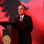 Ceremonia në Presidencë  Rama  Mbrëmja kuqezi organizuar si asnjëherë më parë  me praninë kuptimplotë të presidentes Osmanit