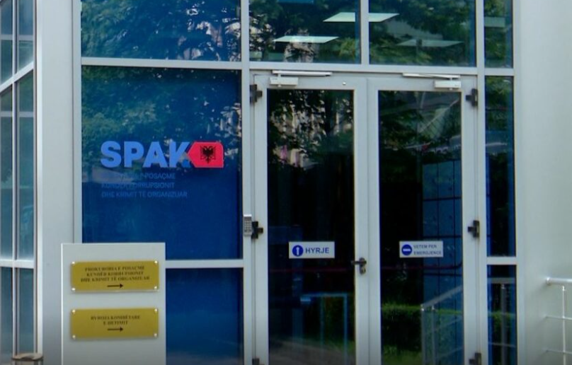 emrat-i-moren-para-biznesit-per-mos-e-ndeshkuar-spak-con-per-hetim-dy-inspektoret-dhe-administratorin