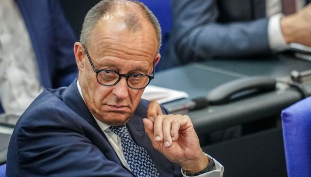 Kancelari gjerman Merz fton Rusinë në  Tavolinën e Negociatave 