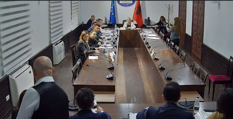 Ministri Malaj prezanton projektbuxhetin 2026 në Komisionin e Ekonomisë, opozita bojkoton mbledhjen