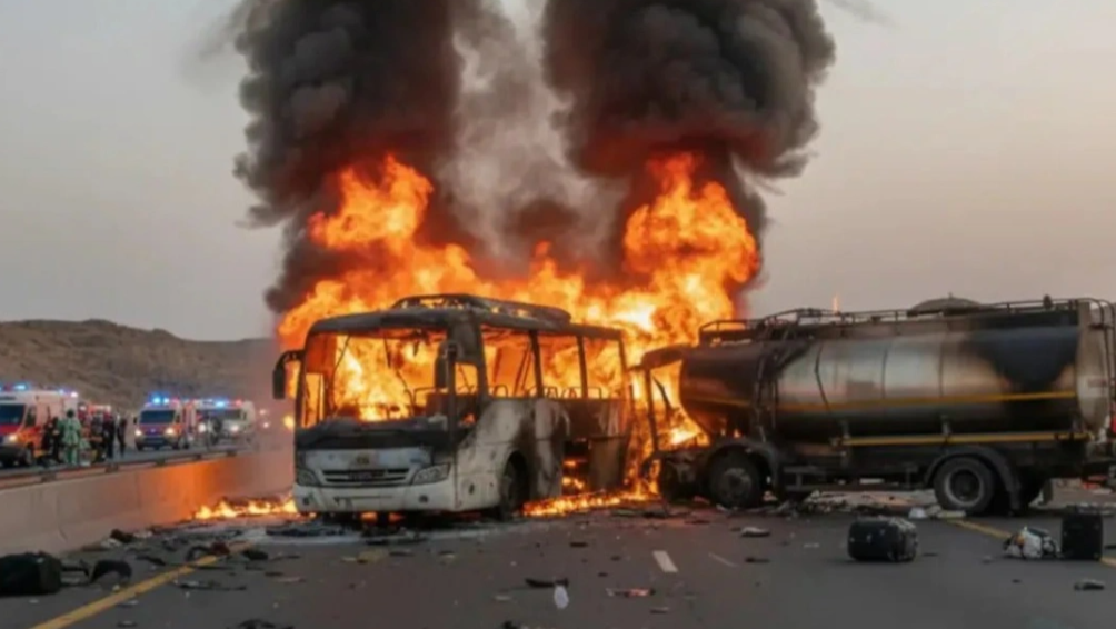 Aksident tragjik pranë Medinës  autobusi me pelegrinë përfshihet nga flakët pas përplasjes me autobotin  dhjetëra të vdekur