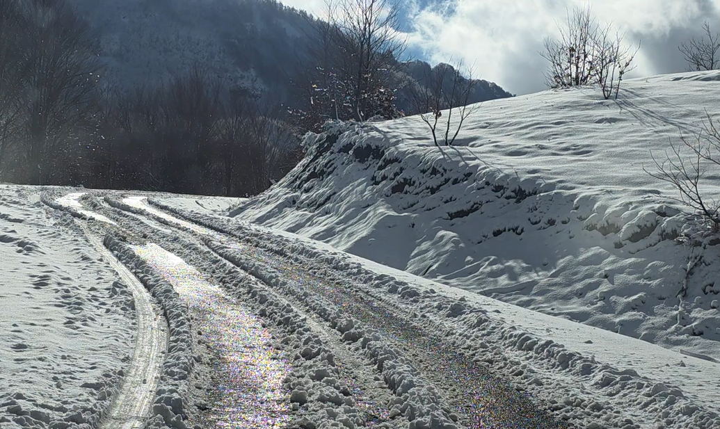 ndalen-reshjet-e-shiut-bora-mbulon-dibren-rruget-kryesore-te-hapura