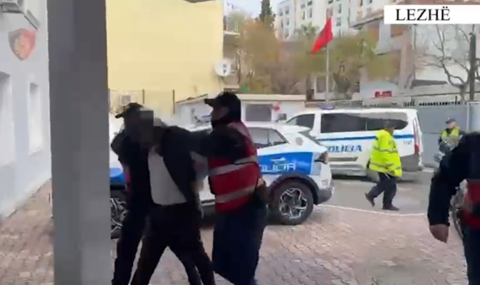 EMRI/ Qarkullonte me pistoletë në makinë, arrestohet 23-vjeçari nga Shkodra