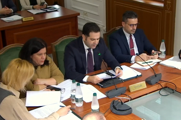 Projektbuxheti 2026/ Ministri Malaj: 100 mln euro për rritjen e pagave të punonjësve të administratës