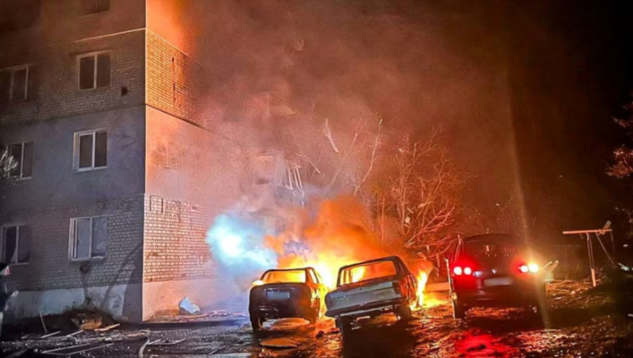 Rusia kryen sulme vdekjeprurëse në Ukrainë teksa Zelensky niset drejt Parisit në kërkim të armëve