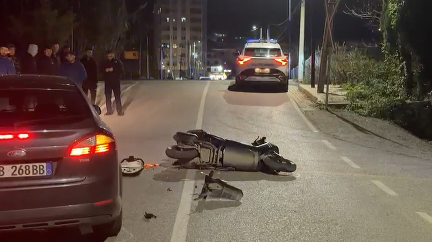 Makina përplaset me motorin në Lezhë  dy të lënduar