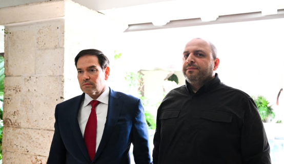 Sekretari amerikan i Shtetit, Marco Rubio (majtas) me shefin e delegacionit të Kievit, Rustem Umerov.