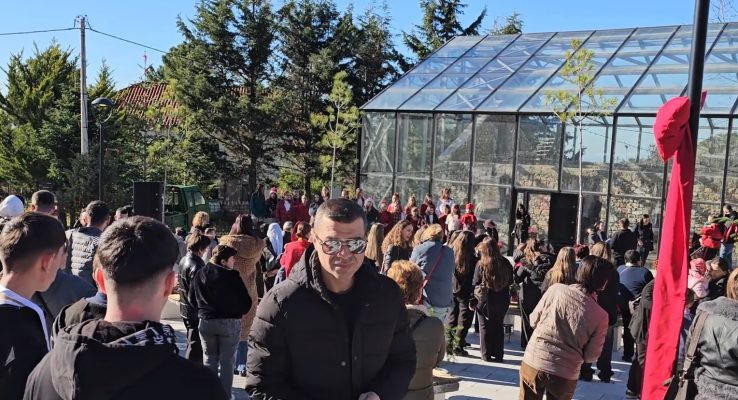 Gjinari mbushet me vizitorë, fshati turistik në Elbasan pushtohet nga atmosfera festive Gjinari mbushet me vizitorë, fshati turistik në Elbasan pushtohet nga atmosfera festive
