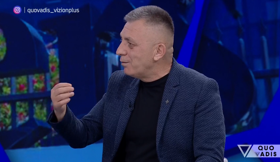  Po mbyllin 1 mijë puse   Hoxha denoncon krimin e madh që fshihet pas Bankers