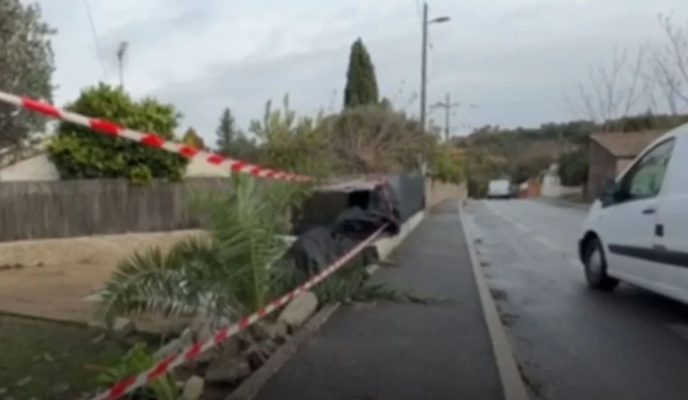 Tragjedi në Francë! Makina del nga rruga dhe bie në pishinë, humbin jetën 3 adoleshentët Tragjedi në Francë! Makina del nga rruga dhe bie në pishinë, humbin jetën 3 adoleshentët