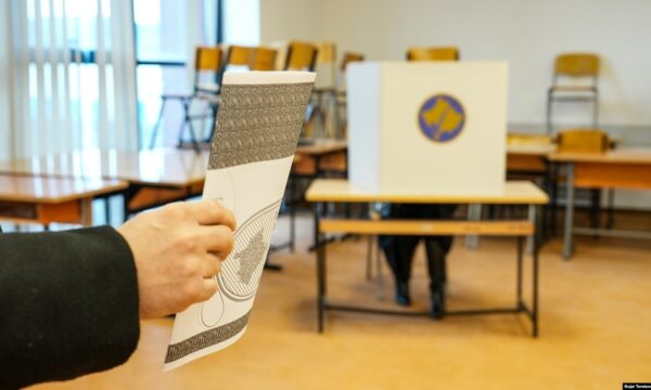 Mbyllen qendrat e votimit në Kosovë  pjesëmarrja me e lartë se në zgjedhjet e 9 shkurtit
