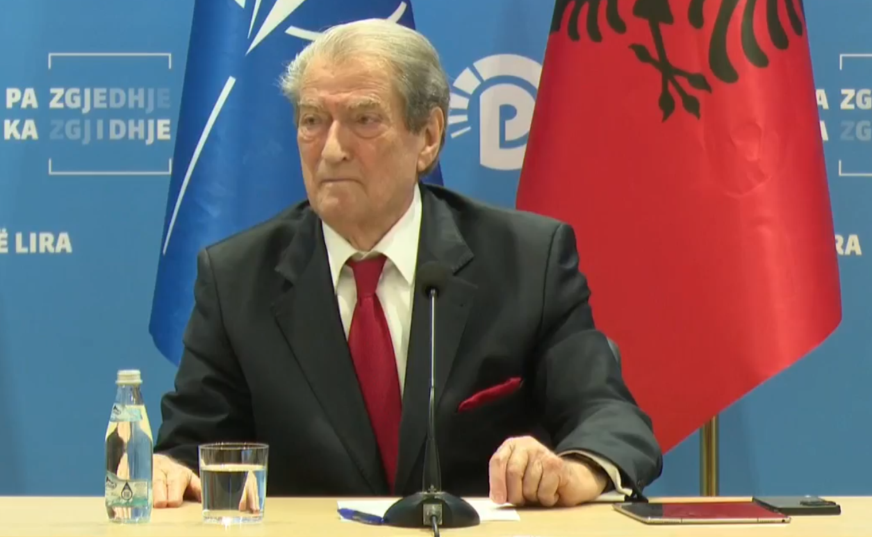 Sali Berisha mbledh kryetarët e degëve  ndan  porositë  për protestën e 24 Janarit