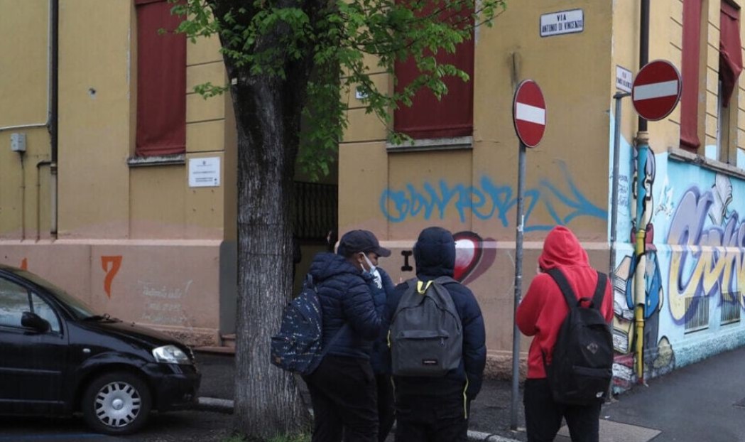 18 vjeçari goditet me thikë në orën e mësimit  mjekët  Në gjendje të rëndë  i është dëmtuar shpretka