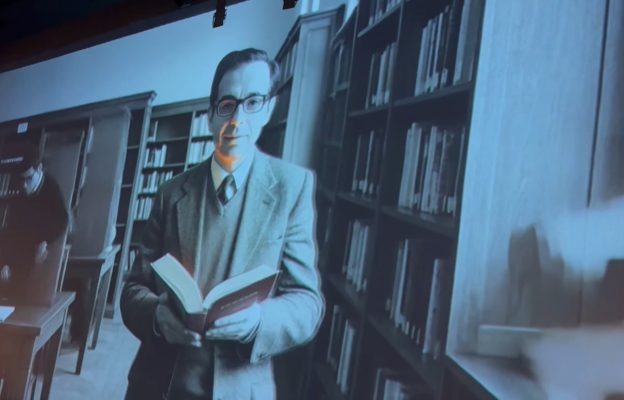 Kadare në epokën e AI: homazh digjital në Korçë Kadare në epokën e AI: homazh digjital në Korçë